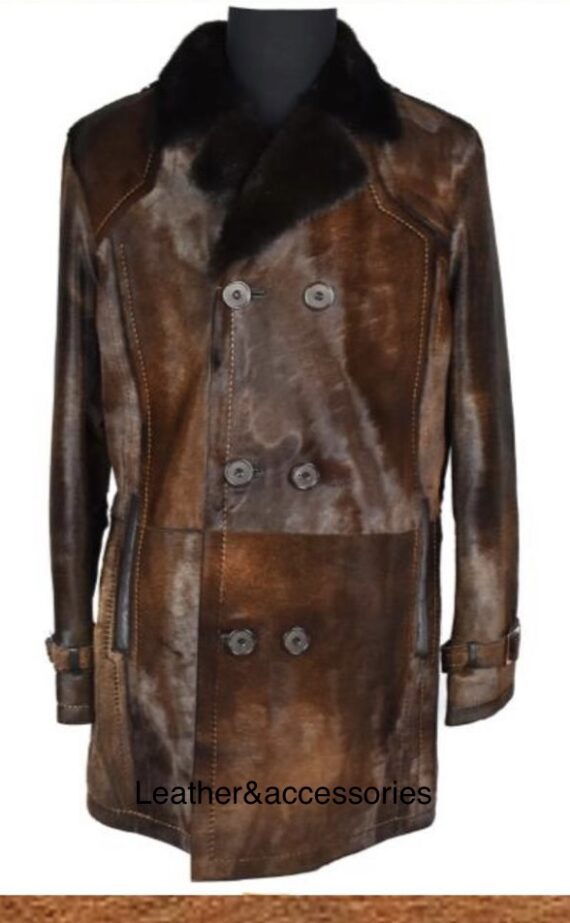 A 7/8 length jacket made of cavallino and full phony skin, with a mink fur collar, button closure, and side pockets. The jacket has a black color and a contrasting texture and shine.